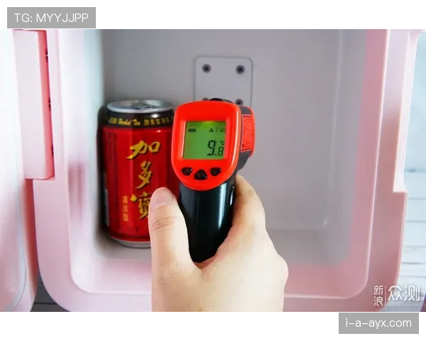 仲满家的冰箱里塞满了能量胶，连饮料都按秒表倒